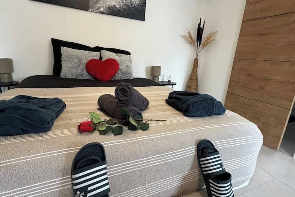 Apartamento entero, El Nido Secreto - Jacuzzi Privado - Escapada Romántica Cerca de Arcachon in Marcheprime, Region de Arcachon