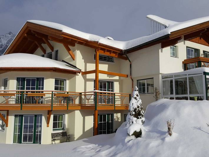 Ferienwohnung für 4 Personen, mit Garten und Ausblick sowie Balkon in Grän