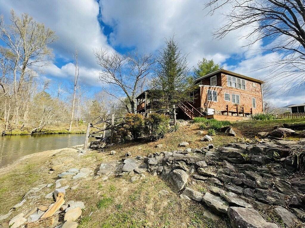 Hot Springs Creek House – Hot Tub & Space for Everyone in Hot Springs (NC), Madison County (NC)