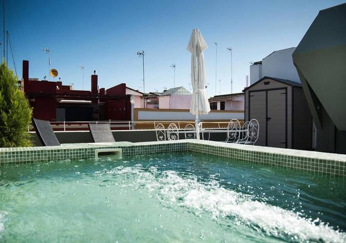 Apartamento de férias para 4 pessoas, com terraço e piscina infantil e ainda piscina em Sevilha