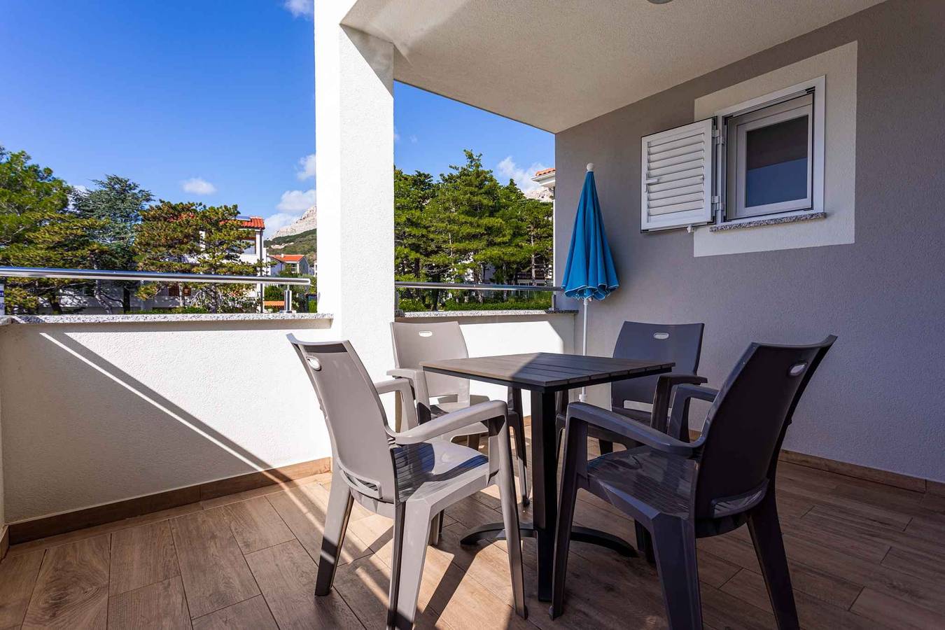 Entire holiday apartment, Holiday apartment with balcony and air conditioning  in Baska, Krk