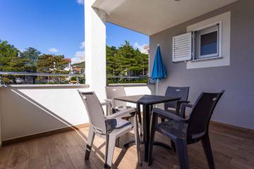 Ferienwohnung für 3 Personen, mit Balkon in Baska