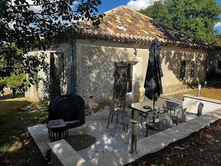 Location de vacances pour 8 personnes, avec Terrasse et Jardin ainsi que Piscine et Vue à Bourg-de-Visa