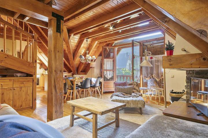 Gîte pour 6 personnes, avec terrasse dans Arties - 3