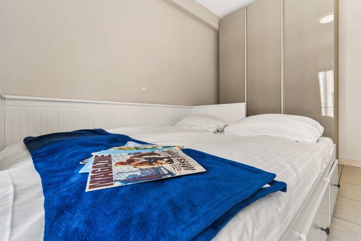 Entire apartment, Beachfront Patio Apt in Koksijde w/ Natural Light in Oostduinkerke-Bad, Koksijde