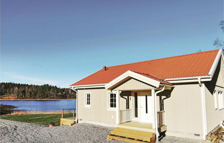 Ferienhaus für 6 Personen, mit Terrasse und Sauna sowie Seeblick in Värmland