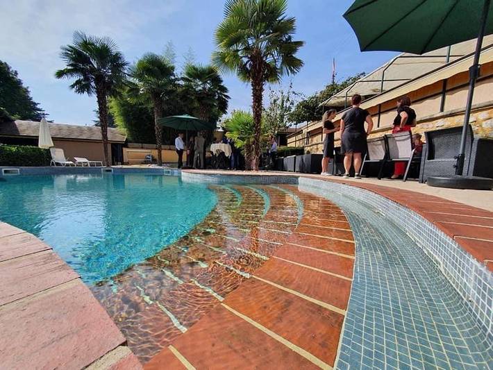 Chambre d’hôte pour 4 personnes, avec vue ainsi que jardin et piscine