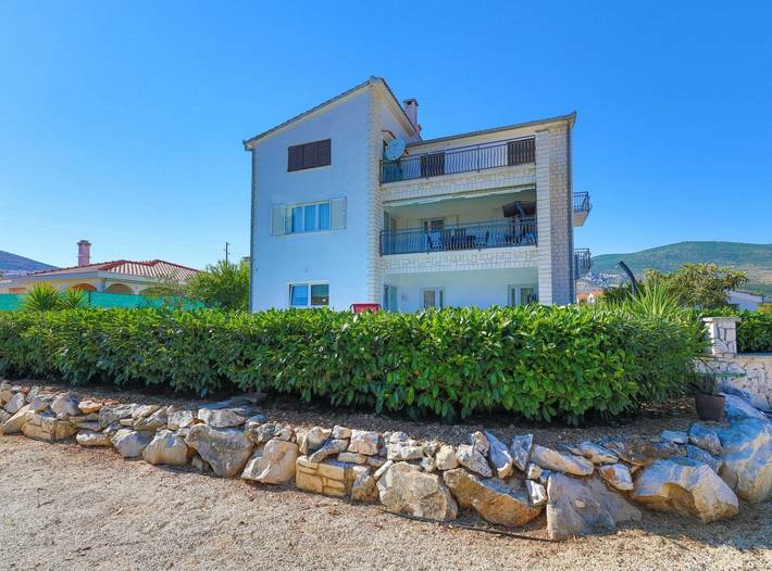 Villa pour 10 personnes, avec balcon ainsi que jardin et vue sur l’océan à Trogir - 3