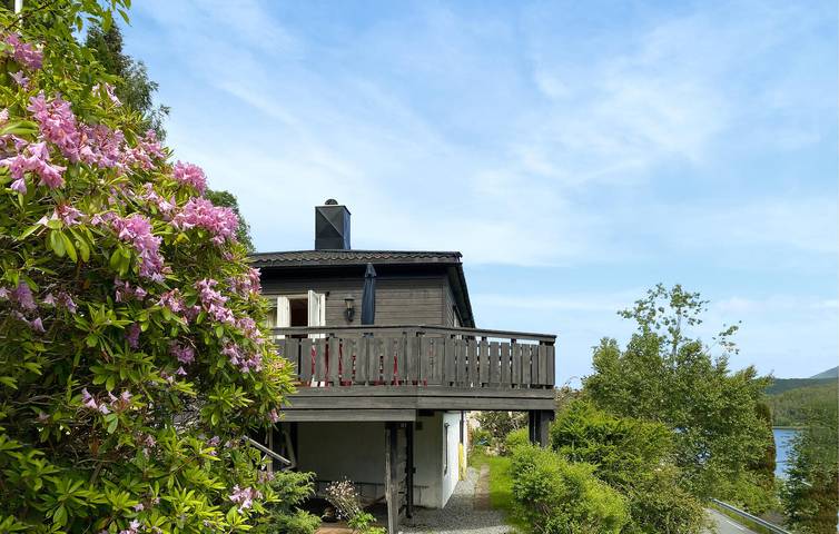 Ferienhaus für 8 Personen mit Garten in Halsa, Nördliches Fjordnorwegen