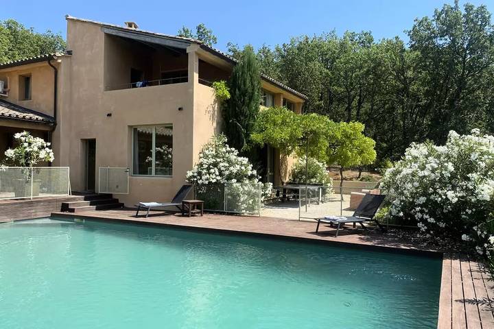 Location de vacances pour 12 personnes, avec piscine et jardin à Roussillon - 2