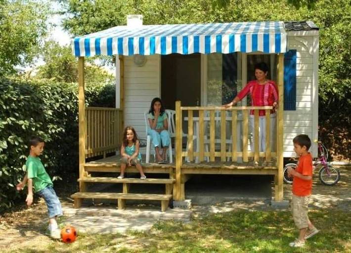 Camping pour 4 personnes, avec bassin pour enfant