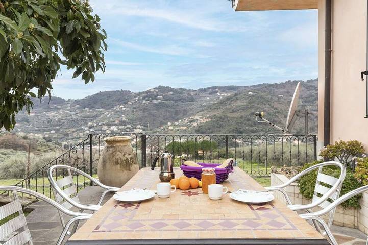 Villa pour 4 personnes, avec jardin à Imperia