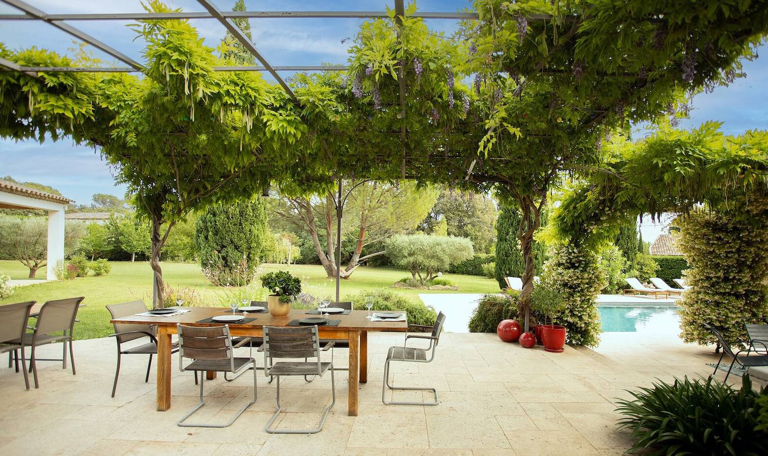 Villa Soleria – Pool & Garden Retreat near Aix in Rognes, Région d'Aix-en-Provence