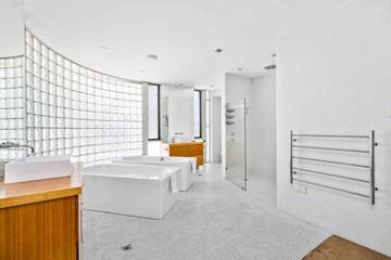 Vacation Rental for 8 Guests in Adelaide, South Australia, Picture 3