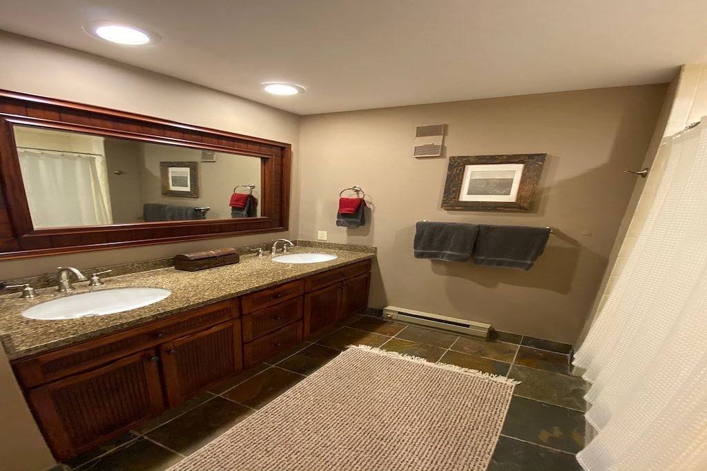 Ganze Wohnung, Kayenta Lodge- Slopeside Condo in the Center of Mountain Village in Mountain Village, Telluride Ski Resort