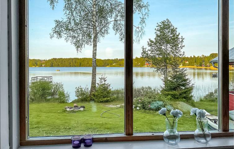 Hus för 8 Personer med terass in Starkeryd, Linnesjön