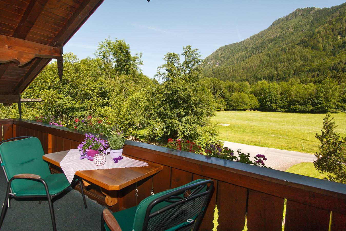 Geheel vakantieappartement, Ferienwohnung Hinterreiter inkl. Chiemgaukarte - Holiday flat at the fairytale forest 48sqm, balcony, 1 bedroom a. 1 bed-sit room in Ruhpolding, Beierse Alpen