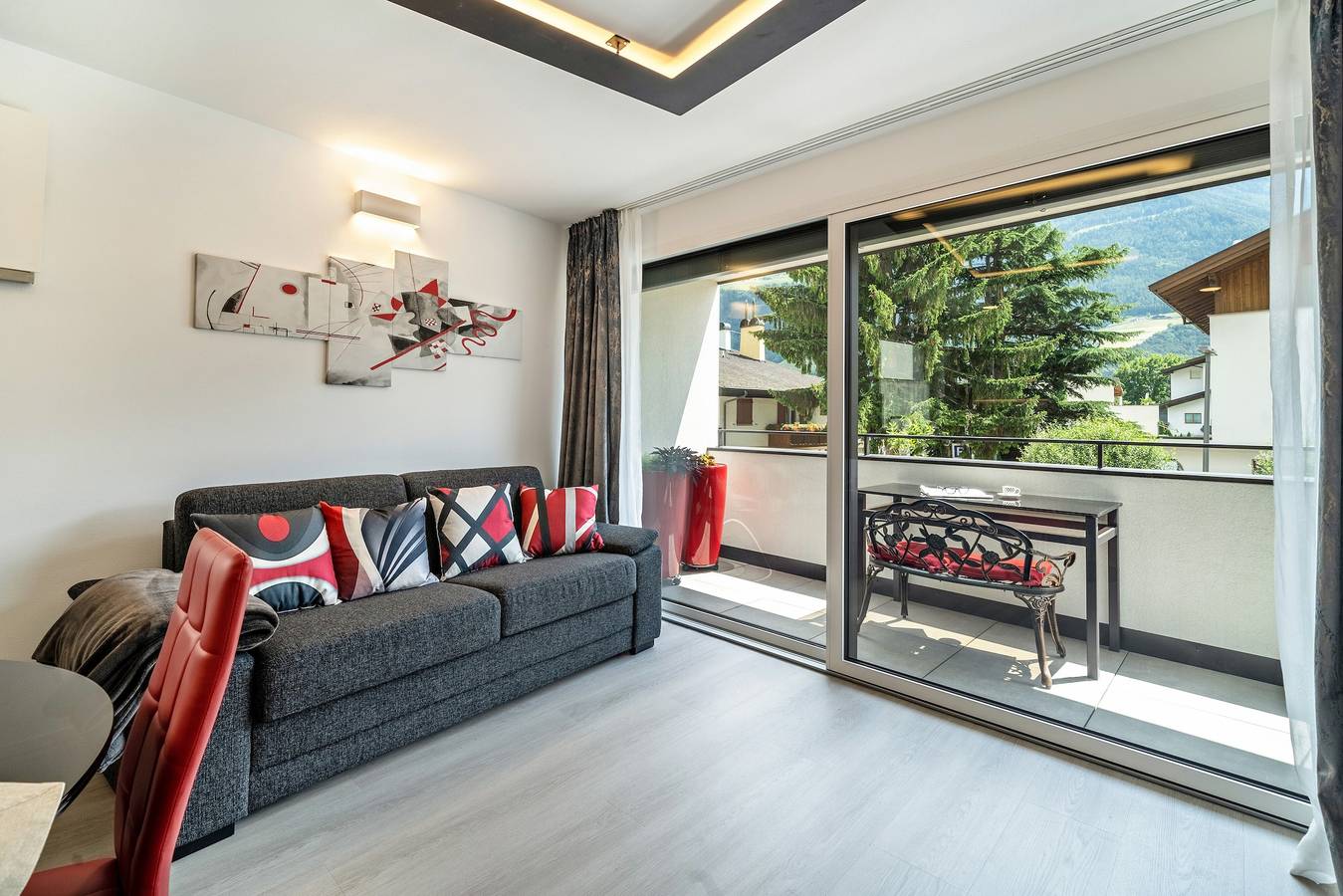 Entire apartment, "Il Cuore Rosso" holiday flat - new build in the centre with mountain views, balcony and Ac in Naturns, Texel Group