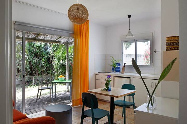 Bungalow para 2 personas, con Balcón y Terraza además de Jardín y Piscina en Zahora