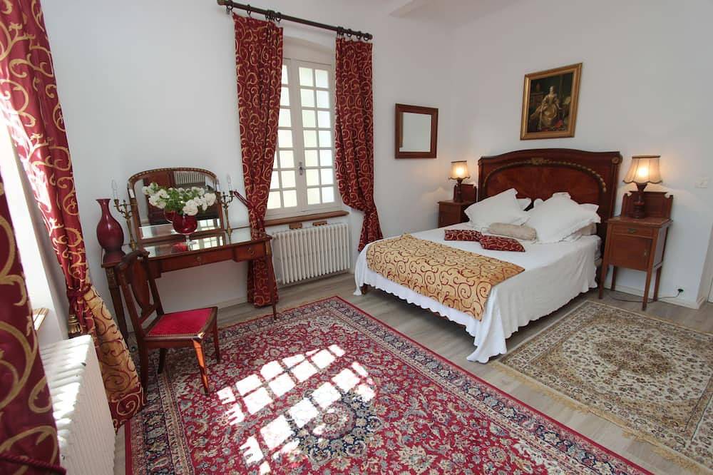 Entire apartment, Chopin Luxury Apartments, swimming pool in Vals-les-Bains, Parc naturel régional des Monts d'Ardèche