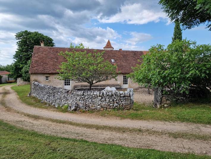 Location de vacances pour 8 personnes, avec jardin ainsi que piscine et vue à Varaire - 4