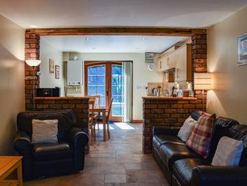 Log Cabin for 6 People in Swansea region, Photo 2