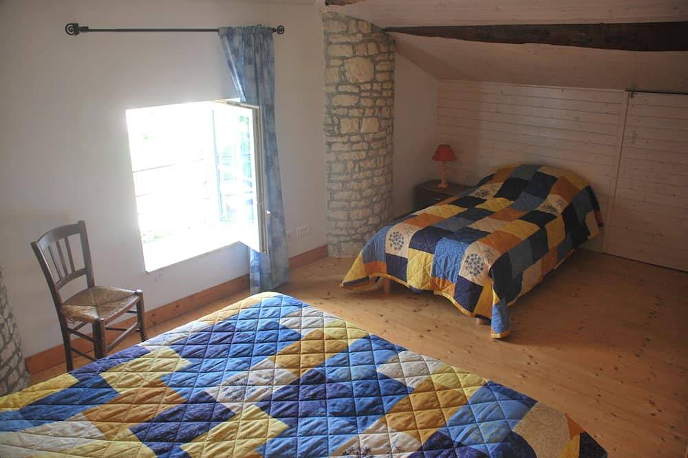 The Nest for 3 people at Gîtes Les Grandes Chaumes in Surgères, Rochefort region