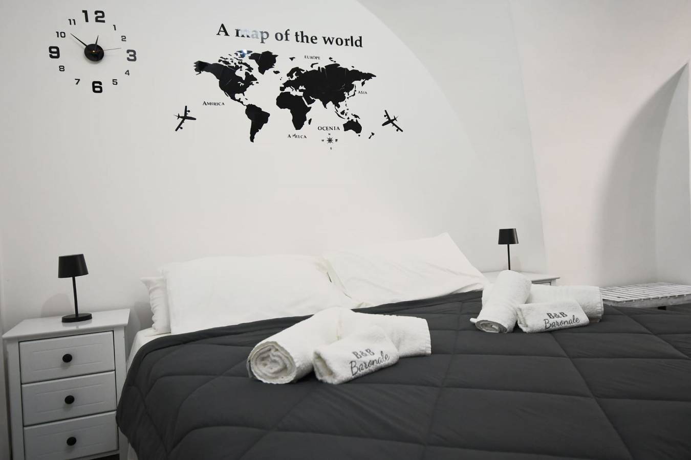 Apartamento vacacional entero, Guest House Baronale - Guest House Baronale, appartamento di 27 mq sito nel cuore del Borgo Storico di Minturno, di fronte al Castello Baronale, a due passi dal parco e dal belvedere. Recentemente ristrutturato, dotato di tutti i comfort. Consta di una camera da letto matrimoniale e bagno. in Minturno, Provincia de Latina