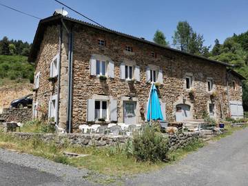 Location de vacances pour 4 personnes, avec jardin et vue à Sembadel