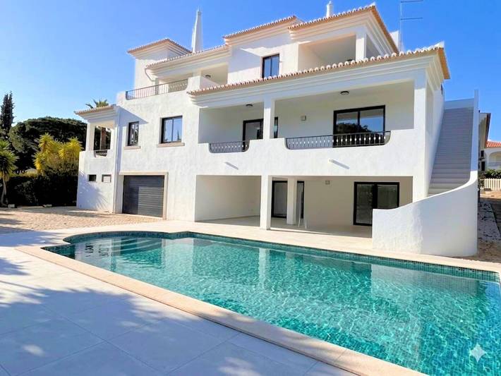 Villa para 20 pessoas, com piscina e jardim em Vilamoura