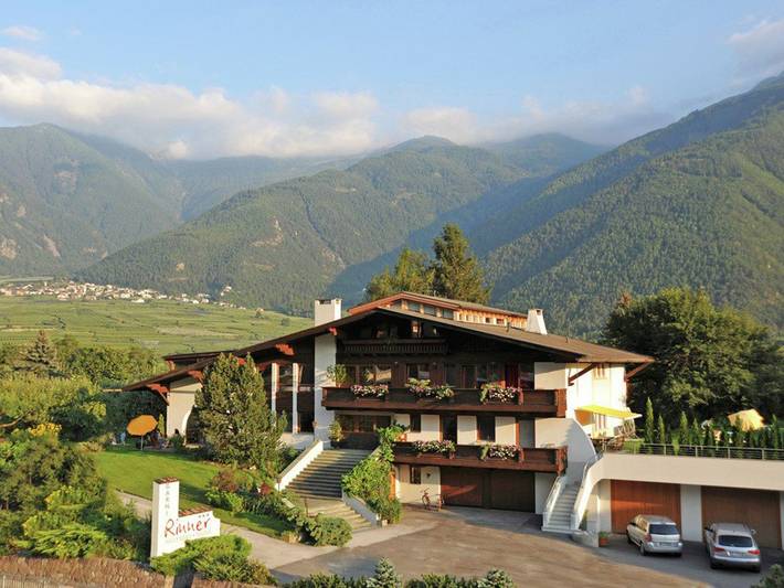 Ferienwohnung für 2 Personen, mit Sauna und Ausblick sowie Garten in Latsch