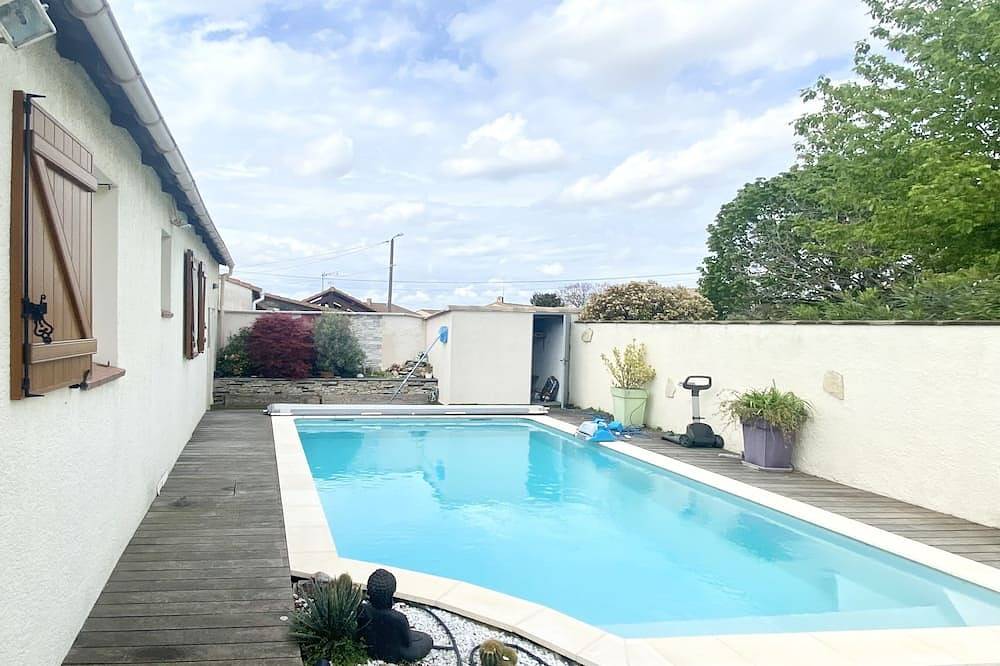 Villa with pool in Manduel, Region de Nimes