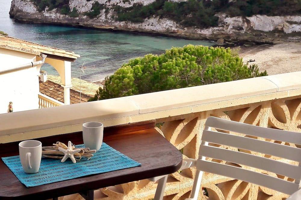 Entire apartment, Dm: Directly on the beach, terrace, sea view & garden in Playa Romàntica, Manacor