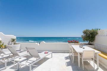 Vacation Rental for 4 Guests in Playa de la Venus, Marbella, Picture 2