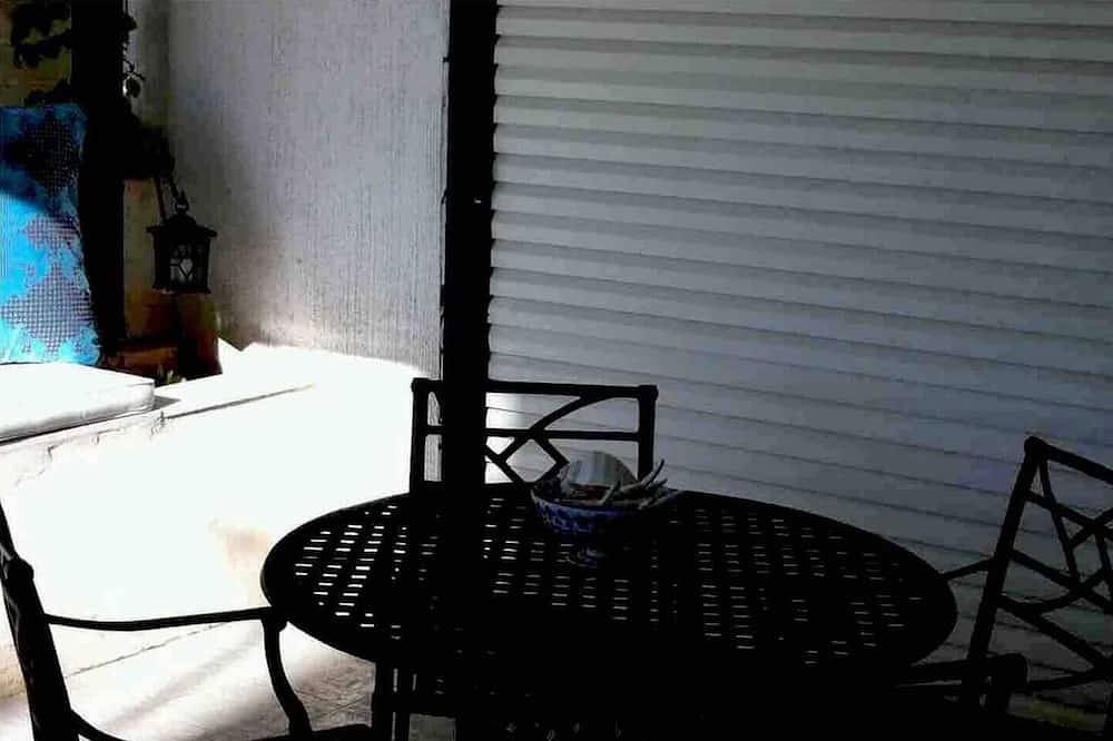 Ganze Wohnung, Die Beachfrontvibe Suite<br>Buchen Sie für eine Woche und erhalten Sie 15% Rabatt in Loutraki-Perachora, Korinthia
