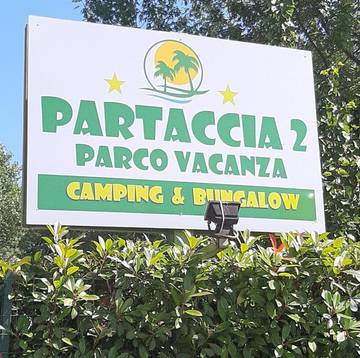 Camping per 4 persone, con balcone, adatto a famiglie con bambini in Versilia