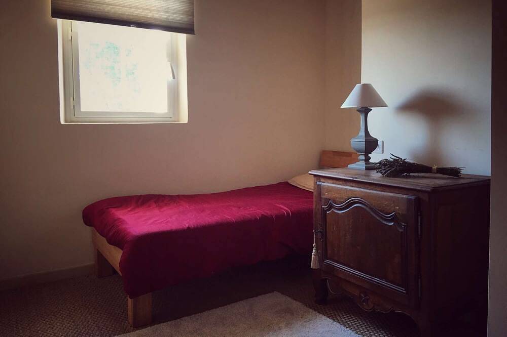 Large family farmhouse near L'Isle-sur-la-Sorgue in Velleron, Vaucluse