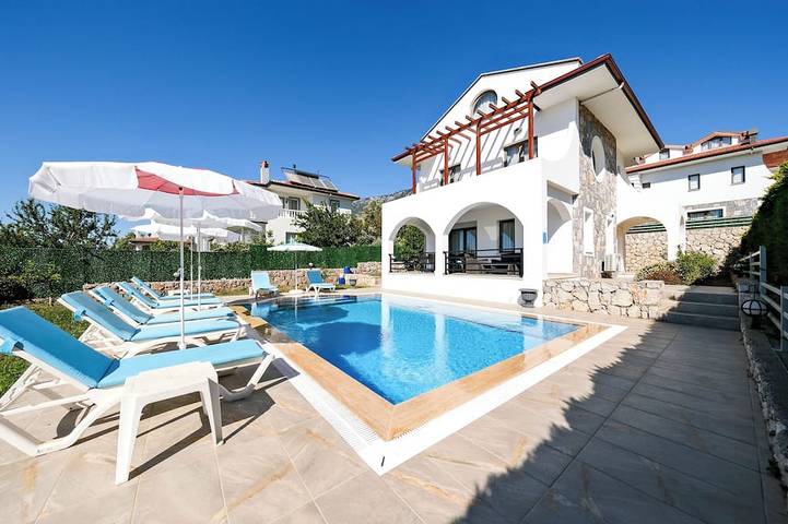 Villa for 8 people, with balcony and garden in Hisaronu