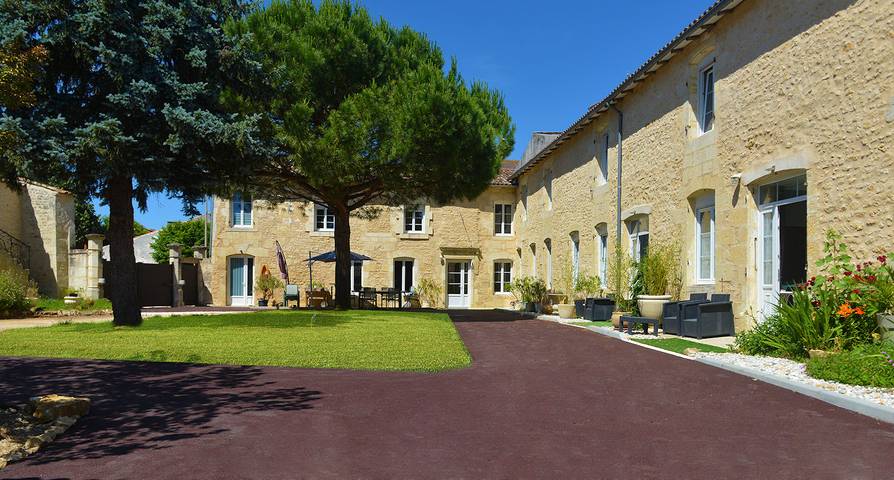 Gîte pour 2 personnes, avec Jardin ainsi que Piscine et Sauna en Charente-Maritime