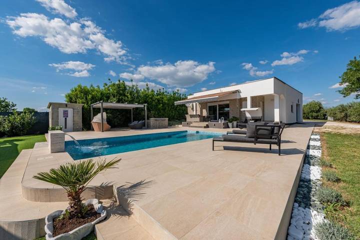 Ferienhaus für 8 Personen, mit Garten und Ausblick sowie Pool