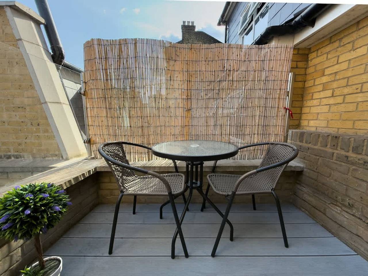 Entire apartment, Modern Shoreditch Apartment with Balcony Sleeps 4 in Bethnal Green, London