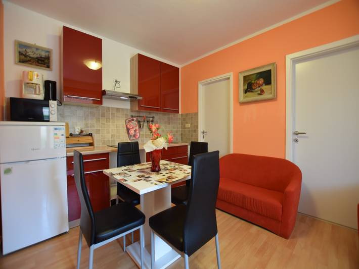 Ganze Wohnung, Geräumige Wohnung mit Terrasse und Außenküche mit Meerblick in Icici, Primorje-Gorski Kotar