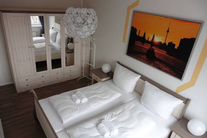 Ferienwohnung für 7 Personen, mit Balkon in Tempelhof Berlin - 2