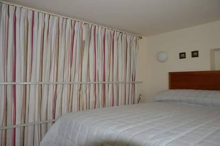 Ganze Wohnung, Apartment mit privatem Garten im italienischen Stil, nur wenige Schritte vom See entfernt. in Bellagio, Gemeinde Bellagio