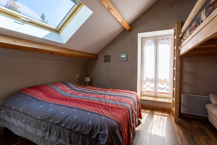 Entire apartment, Linessa - Duplex vue montagnes in Embrun, Écrins National Park
