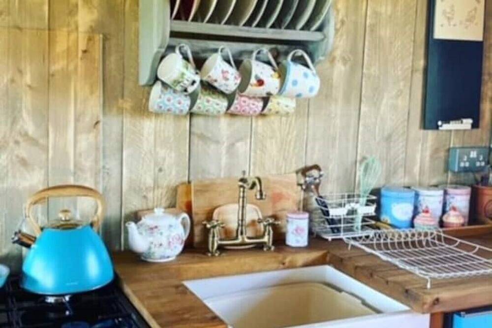 Luna & Hera - Luxury Vintage Glamping! in Worcestershire