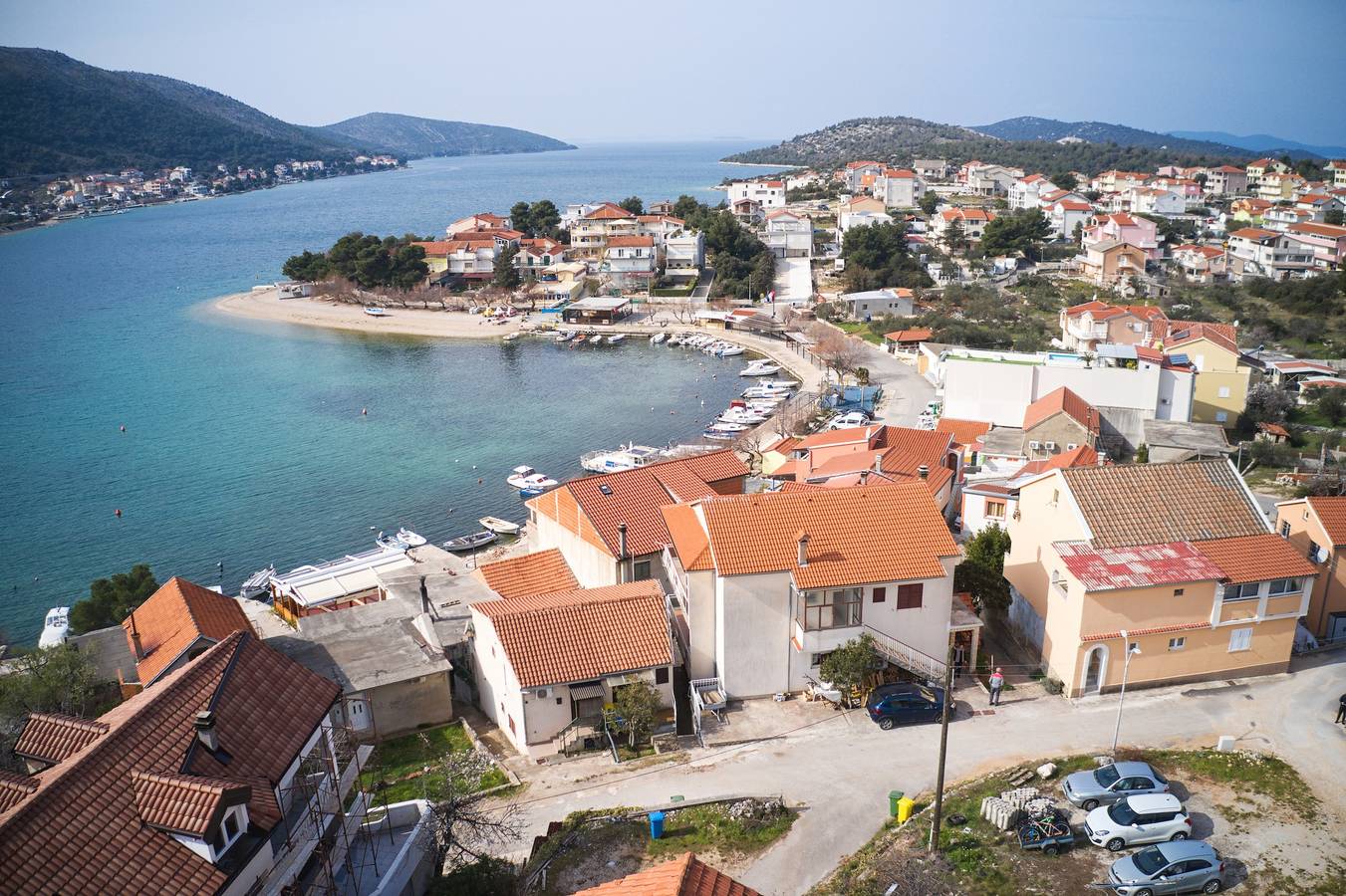 Ganze Wohnung, 4-Zimmer-Ferienwohnung mit Terrasse und Meerblick Grebastica, Sibenik A-482-a in Grebastica, Šibenik-Knin