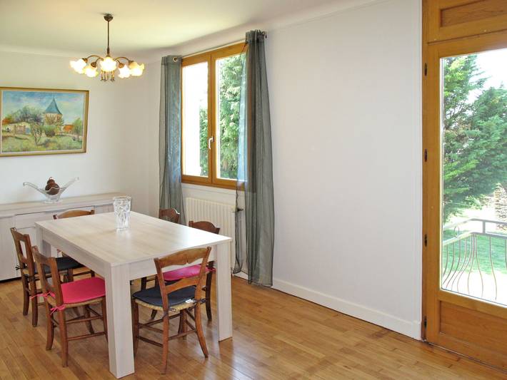 Location de vacances pour 6 personnes, avec vue ainsi que jardin et terrasse à Altillac - 3