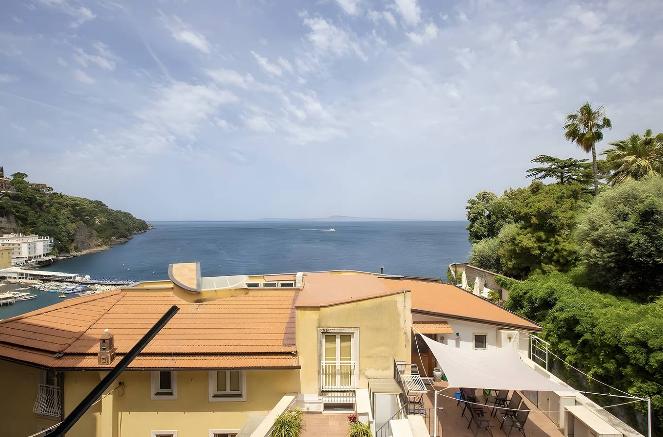 Ganze Wohnung, Apartment 'Annabella' mit Meerblick, Wlan und Klimaanlage in Sorrent, Neapel Provinz