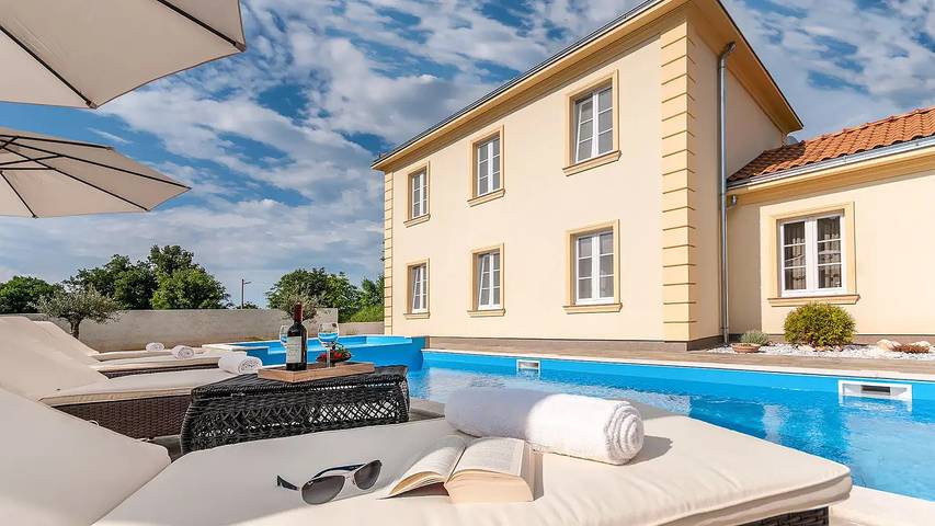 Ferienhaus für 8 Personen, mit Pool und Garten, mit Haustier